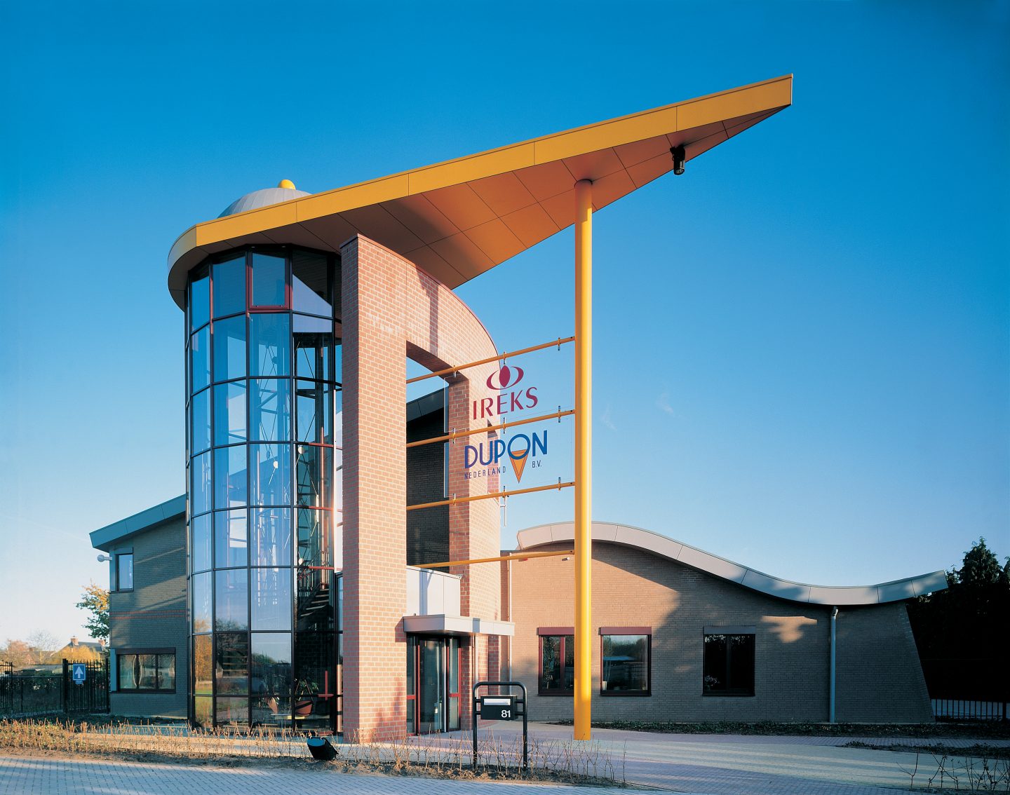 DUPON – Bedrijfspand